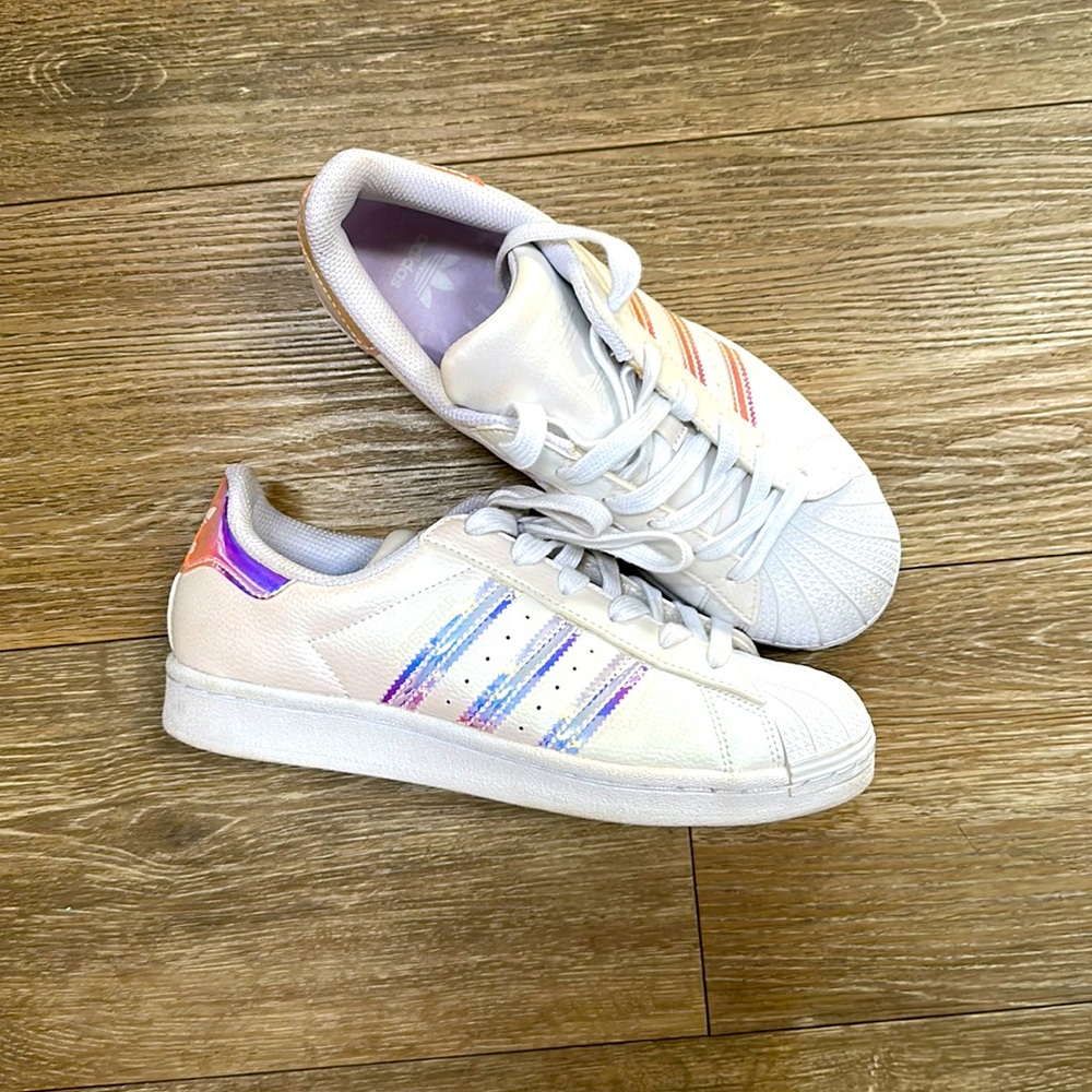 BRAND NEW Adidas Superstar sneakers women’s size 7